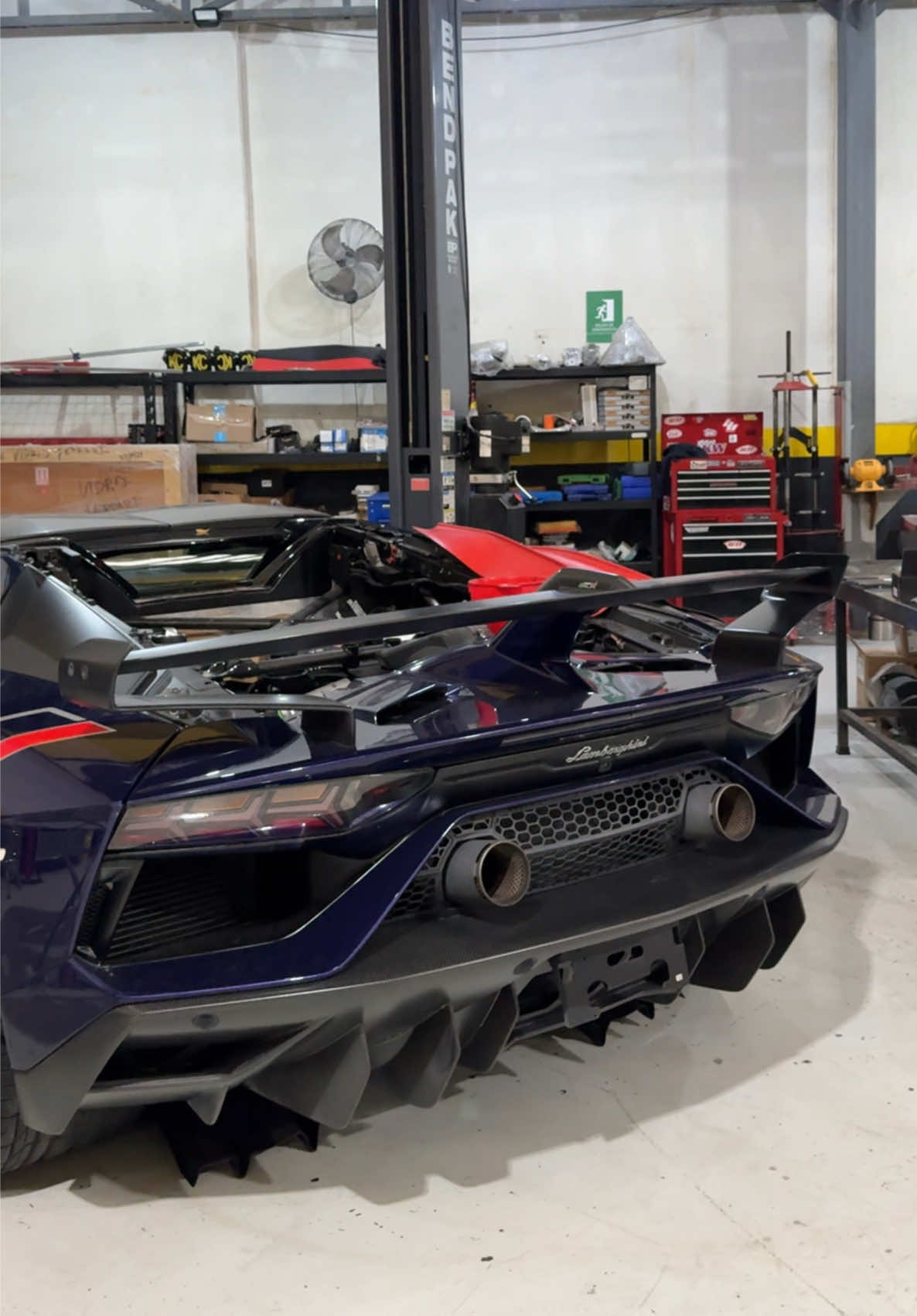 Se vienen cositas para el Lamborghini Aventador SVJ 🤫