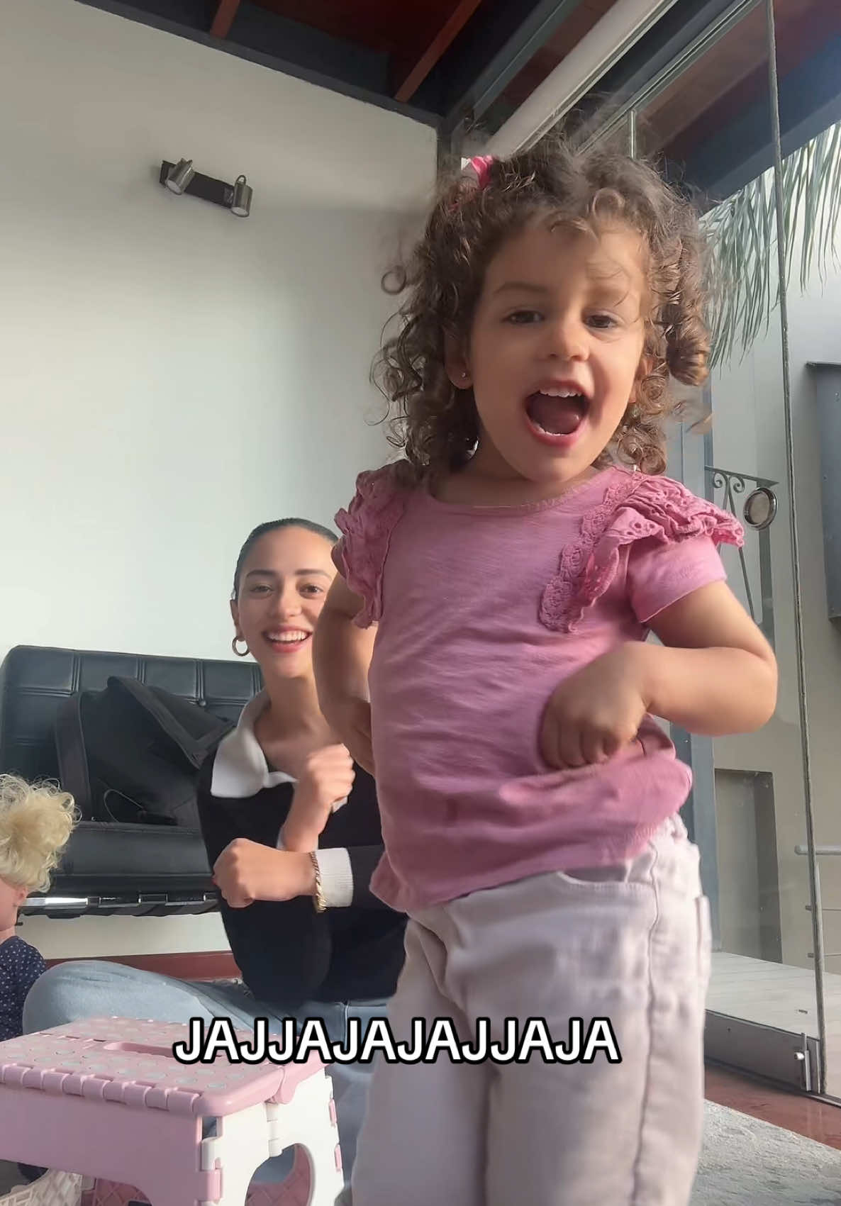 #aitana y su #swing #aitibebe #toddlersoftiktok #toddlers 