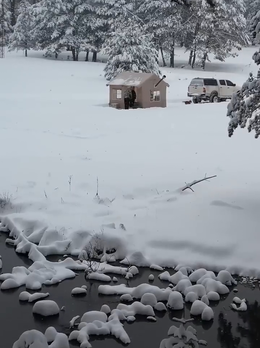 CAMPING IN WINTER SNOW WITH INFLATABLE TENT #snowcamping #wintercamping #inflatabletent #fyp #usa🇺🇸 #usatiktok 
