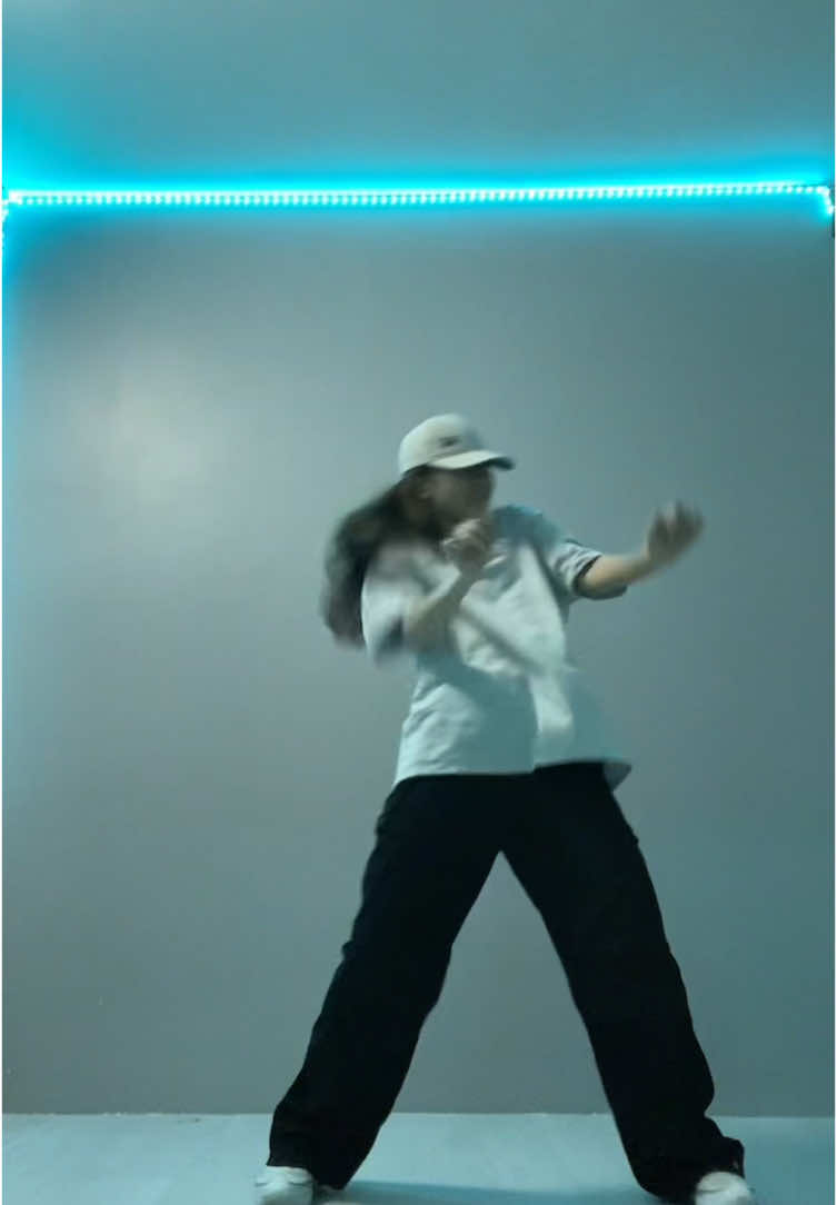 #homesweethome #gdragon #dance #fyp last one in this little studio of mine 💝