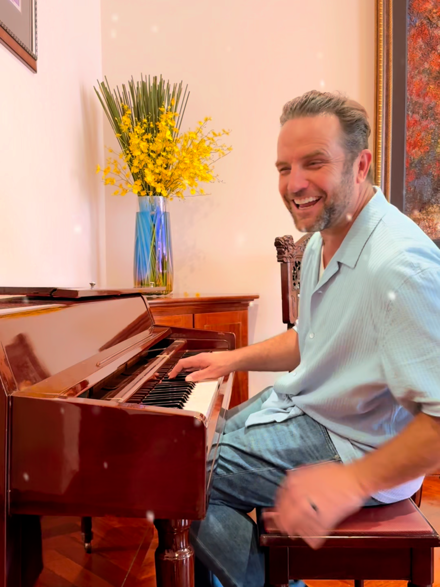 No #TheChallenge40 tonight but we have a special holiday treat from TJ 🎶😂 Happy Holidays and see you next week! 👋 #thechallenge #tjlavin #piano