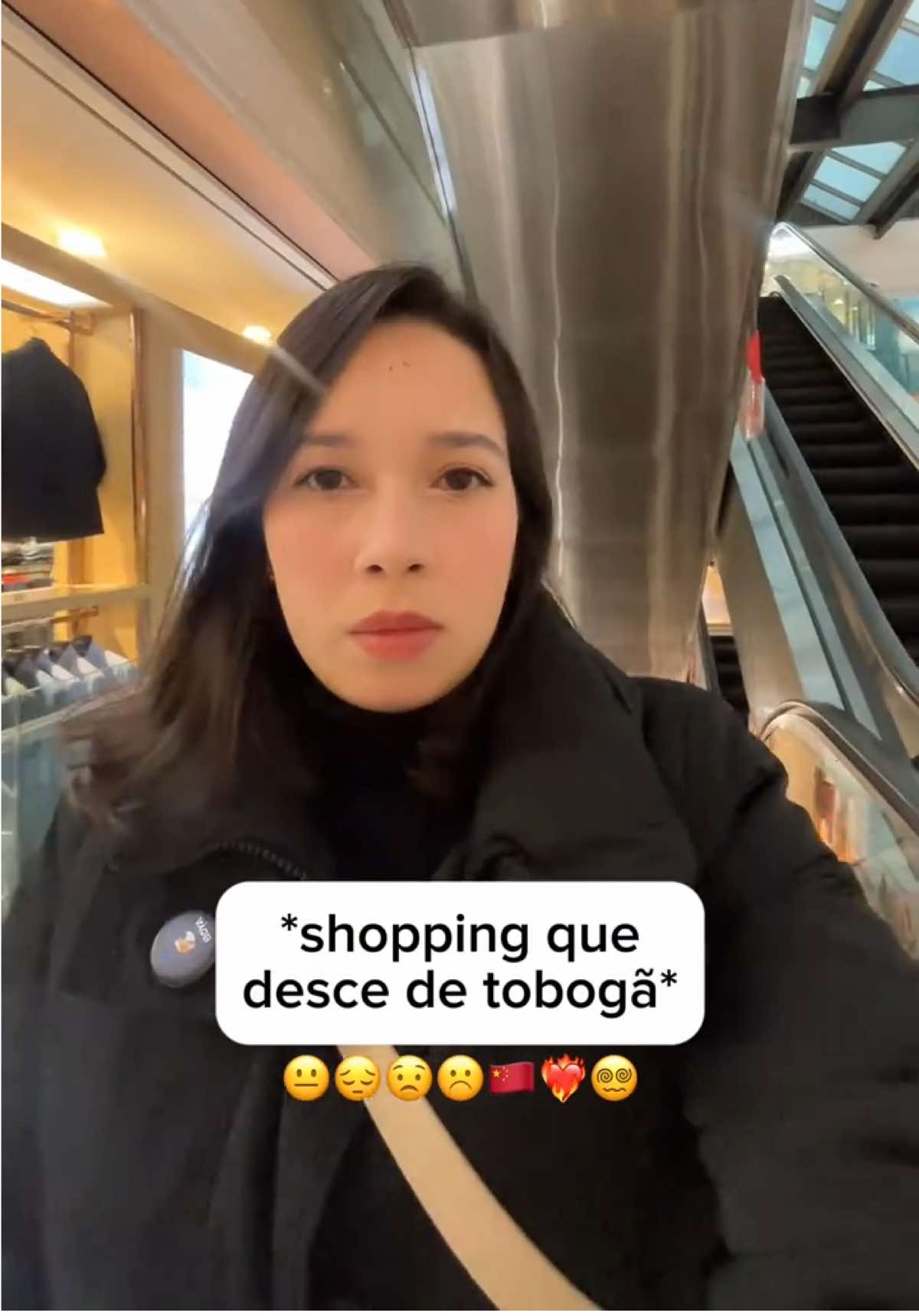 😐a China no seu dia menos criativa. Vc iria?🤣 Nome do shopping: 巴黎春天(浦建店) - Paris Spring/Shanghai -China 