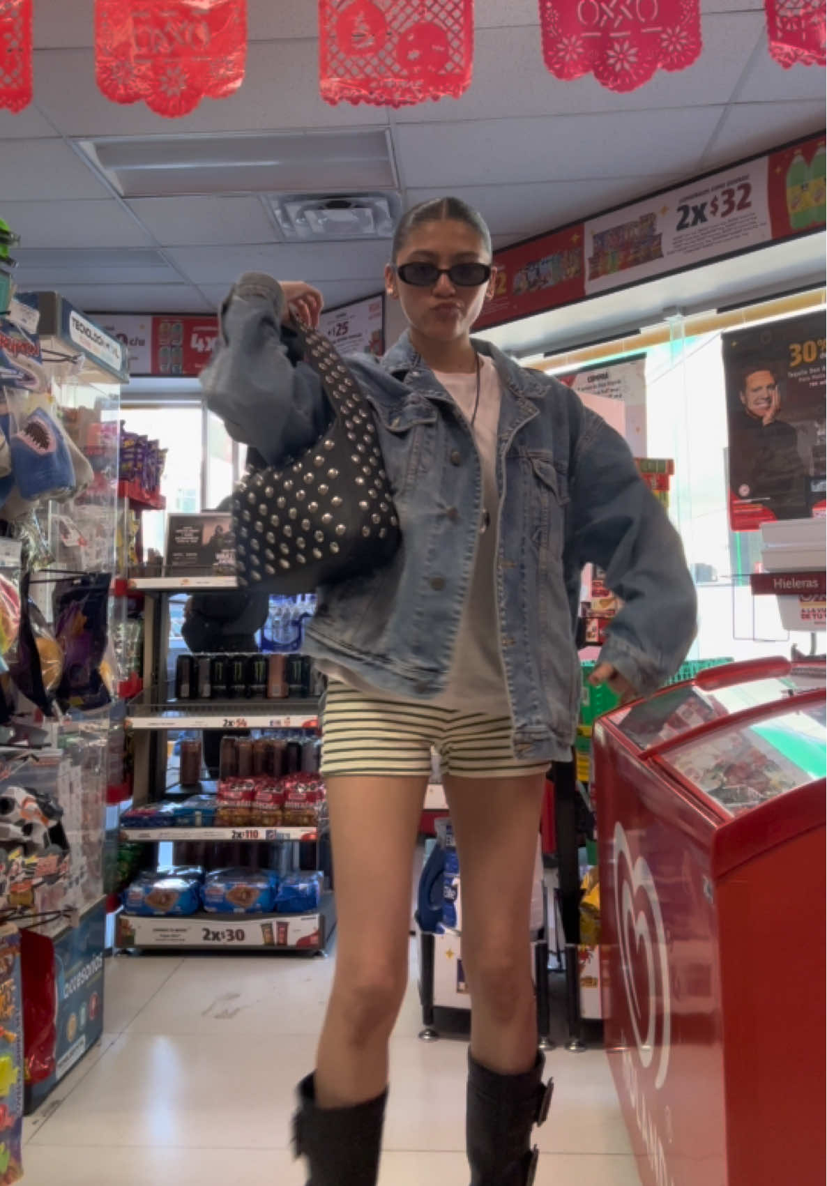 #fitcheck en el oxxo d carretera😘😘🤙🤙 ig: suenamamalonasuena😎🤚😝😝😝  #OOTD #outfitinspiration #badgirlsgotoacapulco 