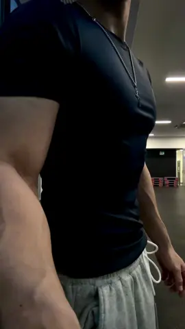#sixpack #Fitness #model #tiktok #veinyhands #veinyarms #hormonal #fyp #viralspotlight #viral #veins #veiny #cuteboy #muscle #muscleboy 