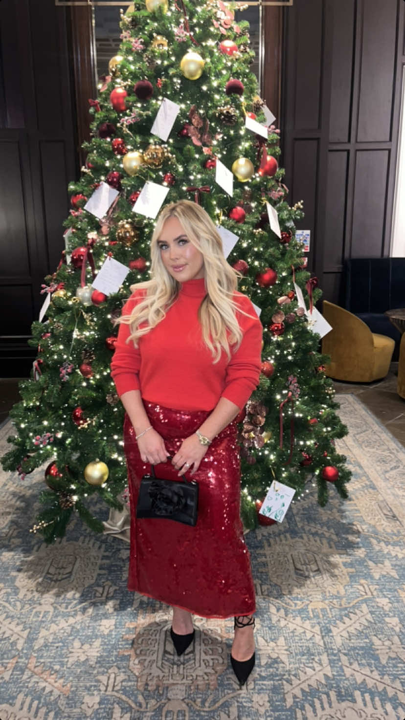 Christmas outfits always sleigh❤️ skirt @Marks & Spencer ❤️ #christmasoutfit #grwm #christmasgrwm #sparkleseason #sequins #sequinskirt #redoutfit #oot #outfit 