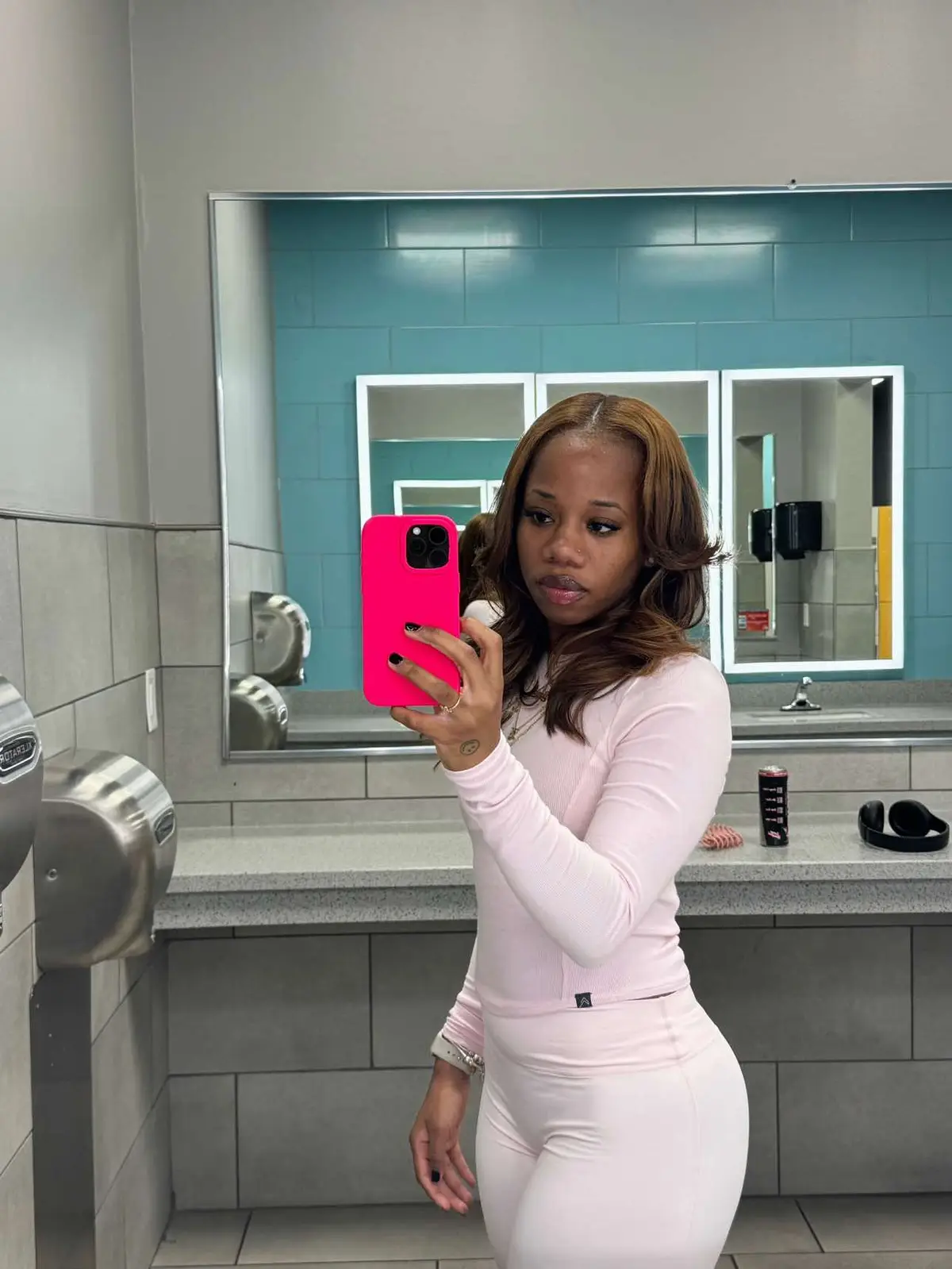 the fit today was so cute like how can i not  #fyp #gym #oneractive @Oner Active 