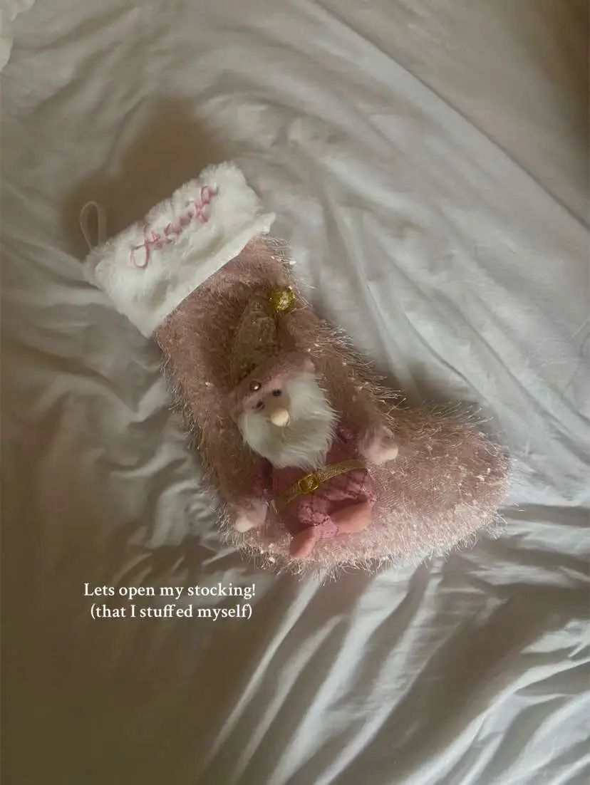 I think I did pretty well ☺️ #stockingstuffers #chirstmashaul #stockingstuffersforher #girlstocking #makeuptok #coquette #calicocritters #christmasgiftsforher @Saie @Fenty Beauty @maison_matine @LUSH @First Aid Beauty 