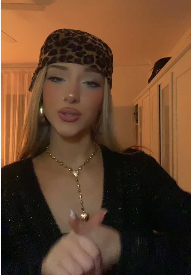 jisjisjis mi pañuelo de leopardo que chulo