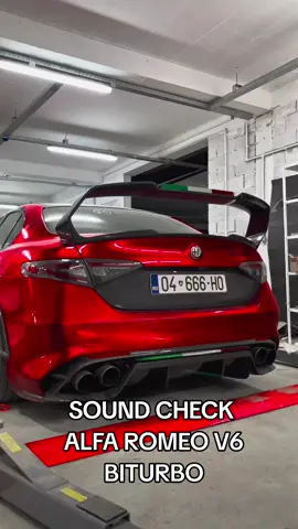Alfa Romeo Giulia Quadrifoglio Sound Check 🇮🇹💪🇮🇹 #alfaromeogiulia #quadrifoglioverde #biturbo #v6 #loud #sound #exhaustsound #viral_video #customexhaust 