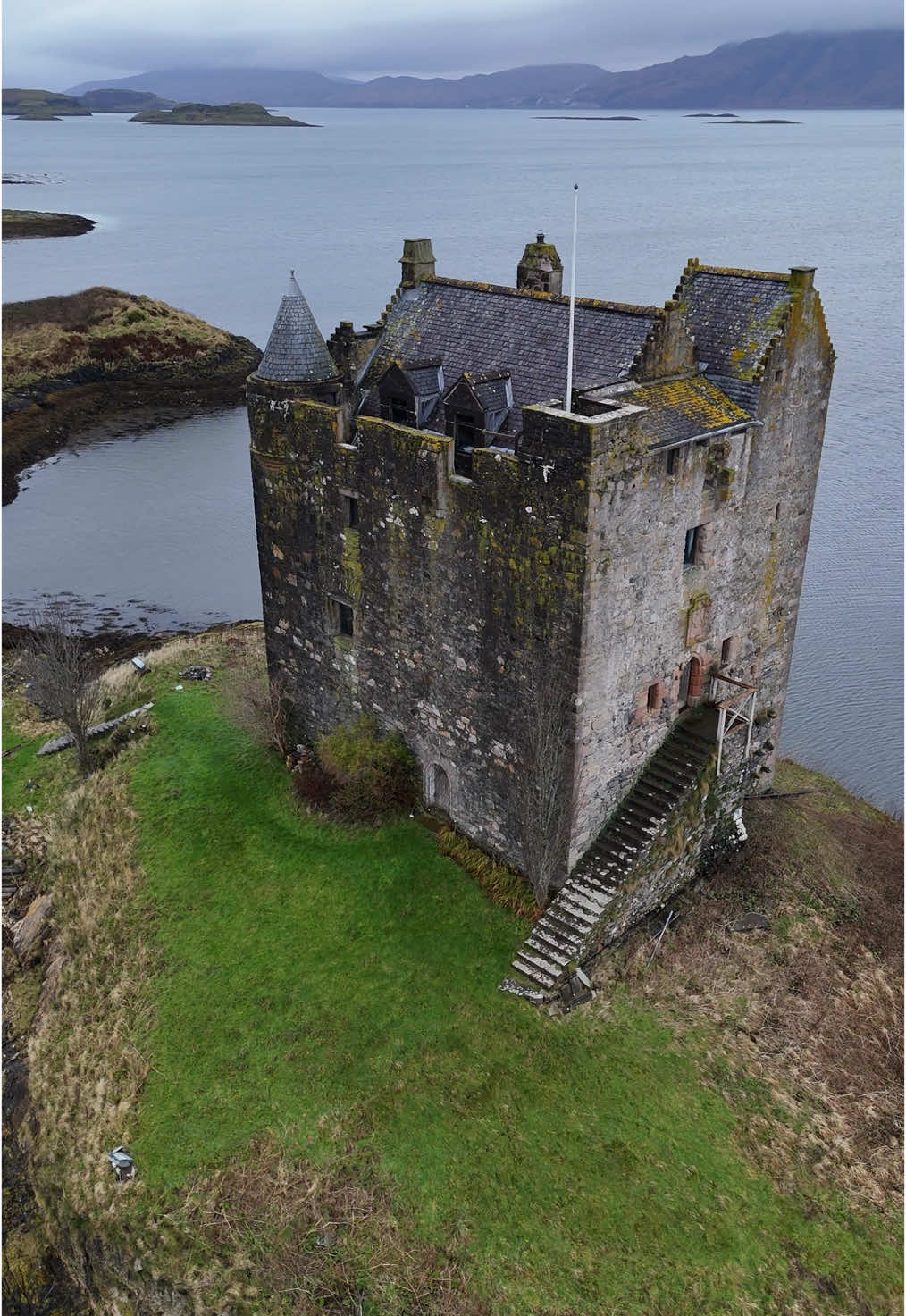 Castle Stalker has a long and turbulent history. Originally built as a fort by the MacDougalls in the early 14th century, in 1388 the Stewarts became the Lords of Lorn and were granted the land which included the castle. For the next 200 years the castle remained a Stewart stronghold until it was lost to the Campbell’s in a drunken bet. The Stewarts of Appin regained the castle in 1689 when they came out with King James VII, but after defeat at the Battle of Dunkeld the castle was again forfeited to the Campbells. The Stewarts under Ardsheal refused to hand it over when it was then besieged by the Campbells for several months until Ardsheal was granted an honourable surrender in 1690. At the time of the 1745 Jacobite Rising, Castle Stalker was held by the Campbells with a garrison of about 59 Government troops. Although the Stewarts of Appin were solidly behind Prince Charles and raised a regiment of 300, the castle was too strong for them to take. The last Campbell to be born at Castle Stalker was in 1775, and Campbells continued to reside there until about 1800 when they built a new house on the mainland. In around 1840, the roof either fell in or was perhaps removed to avoid roof-tax, leaving the castle abandoned. In 1908, the castle was regained from the Campbells by Charles Stewart of Achara who purchased it and carried out some basic preservation work to stem its decay. In 1947, his successor, Duncan Stewart, who was Governor of Sarawak, was murdered and the castle devolved on his widow. In 1965, Lt. Col. D. R. Stewart Allward negotiated terms for the purchase of the castle and spent the next ten years rebuilding and restoring it as it is today. #Scotland #castle #winter #braveheart #explore #History #fy #beautifuldestinations 