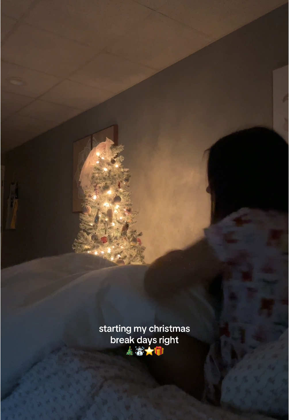 what’s your christmas break morning routine?!🎄⭐️☃️ #fyp #morningroutine #dayinmylife #Vlog #morningvlog #trend #outfit #outfits #outfitinspo #outfitideas #schoolfit #fitcheck #OOTD #winteroutfitinspo #cozyoutfit #outfitinspiration #blowthisup #viral #trending #christmasbreak #christmascountdown #christmastime #christmashaul 