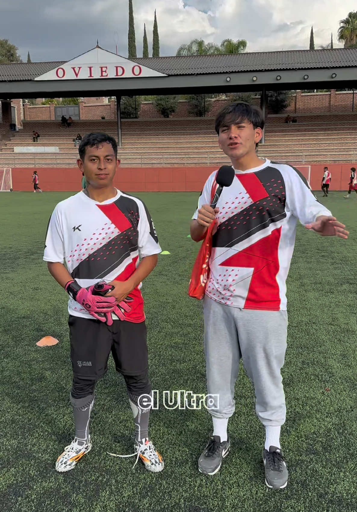 @El juanpis nos ayudó a dar regalos este ULTRA 2024🏆🔥🎁 #goalkeepertraining #fyp #paratii #futbol⚽️ #comedia 