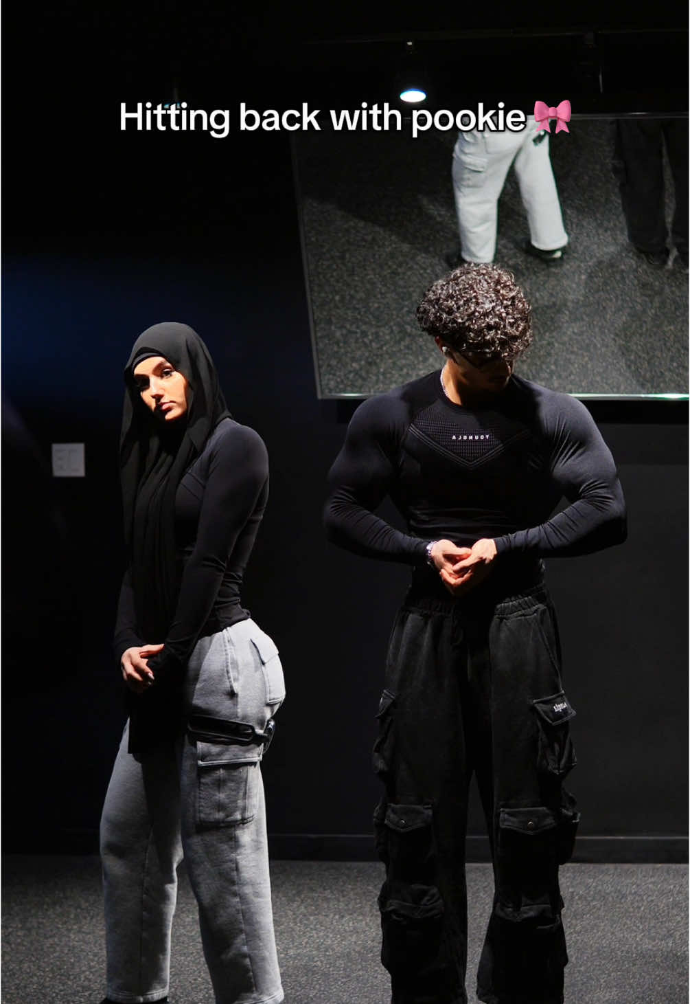 Hitting back with pookie 🎀 @Hussein mogging me once again  #GymTok #foryou #fyp #gymgirl #gymmotivation #fitnessmotivation #fitnesstips #gym #backday 