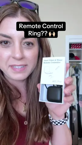 How cool is this remote control Bluetooth ring from Tiktok shop? An essential for content creators and casual scrollers alike! 🙌🏻 #TikTokShop #tiktokshopfinds #spotlightfinds #tiktokshopping 
