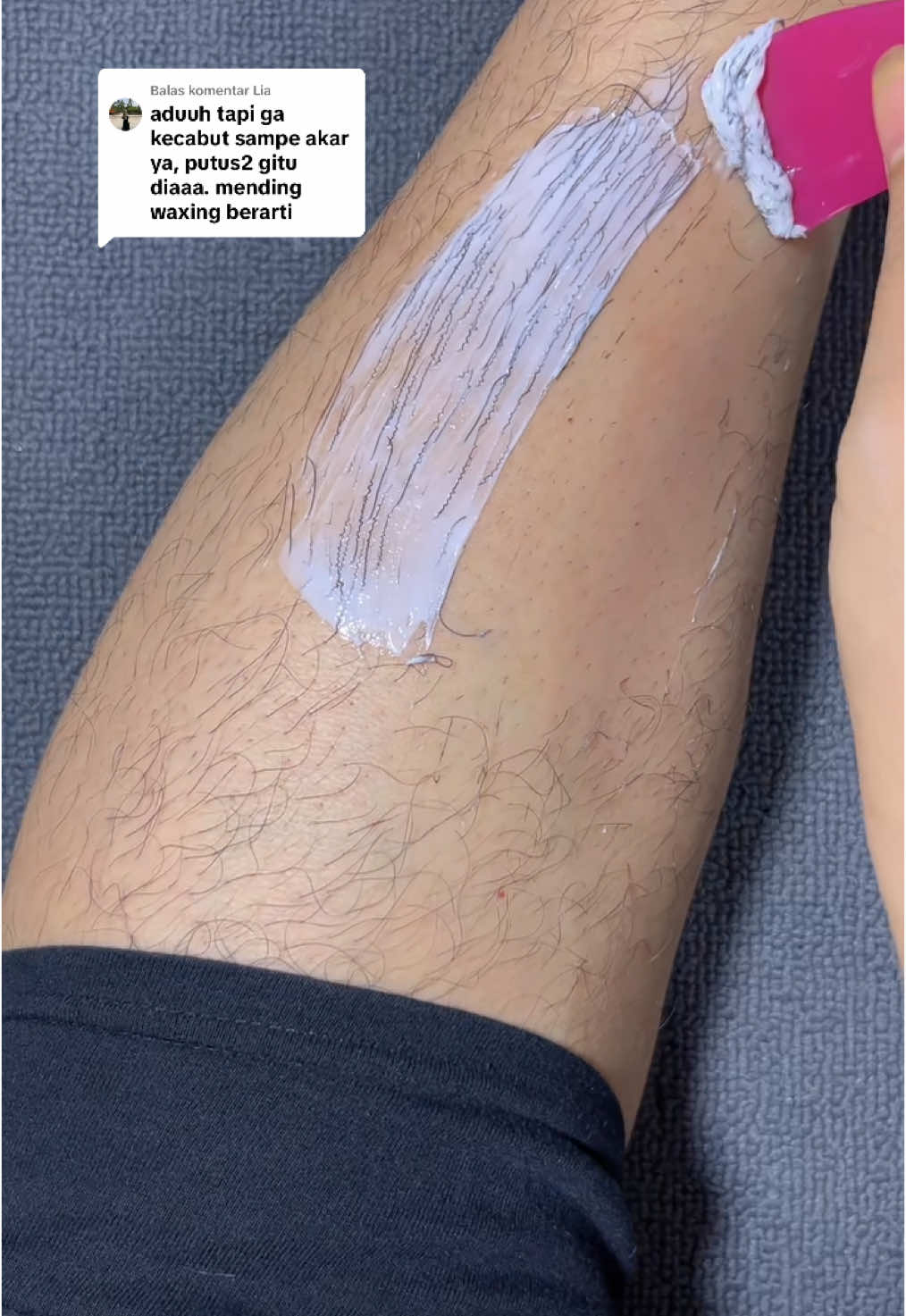 Membalas @Lia  Waxing memang pilihan yang bagus untuk beberapa orang, tapi Veet Hair Removal Cream juga punya keunggulan, lho! Praktis, tidak sakit, dan cocok untuk kamu yang ingin hasil cepat tanpa ribet. Sudah coba cara pakainya sesuai petunjuk? Kadang, hasilnya lebih maksimal kalau digunakan sesuai langkah-langkahnya. 😊 #veetpenghilangbulu #veethairremoval #krimpenghilangbulu #krimketiak #cuantanpabatas #wibgajian #youglowgirl #masukberanda 