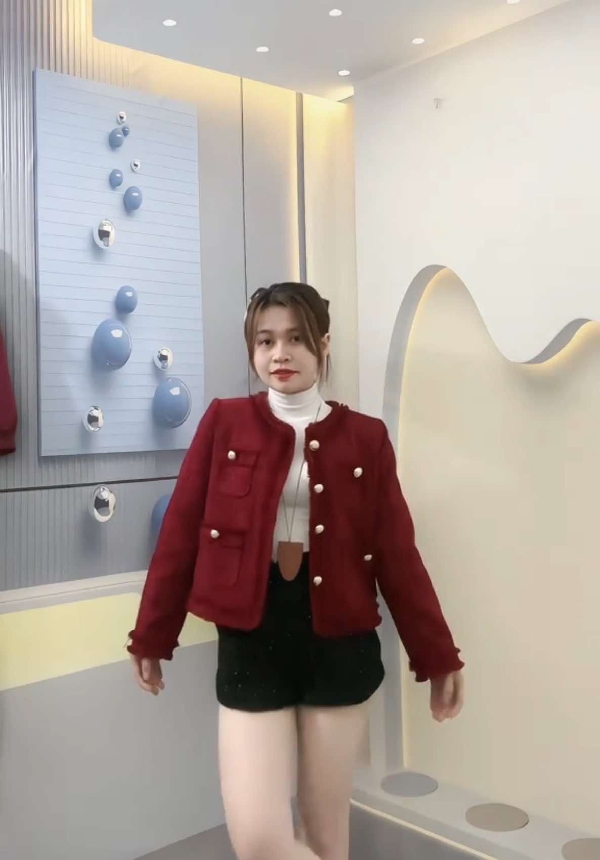 Áo dạ đỏ mặc Tết 🧧 #xuhuongtiktok #hotrend #rial #thoitrangnu #aodatweet 