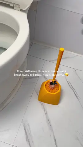 Young people are all using disposable toilet brushes 👍#toiletbrush #CleanTok #asmr #asmrvideo #satisfyingvideo #cleaning 