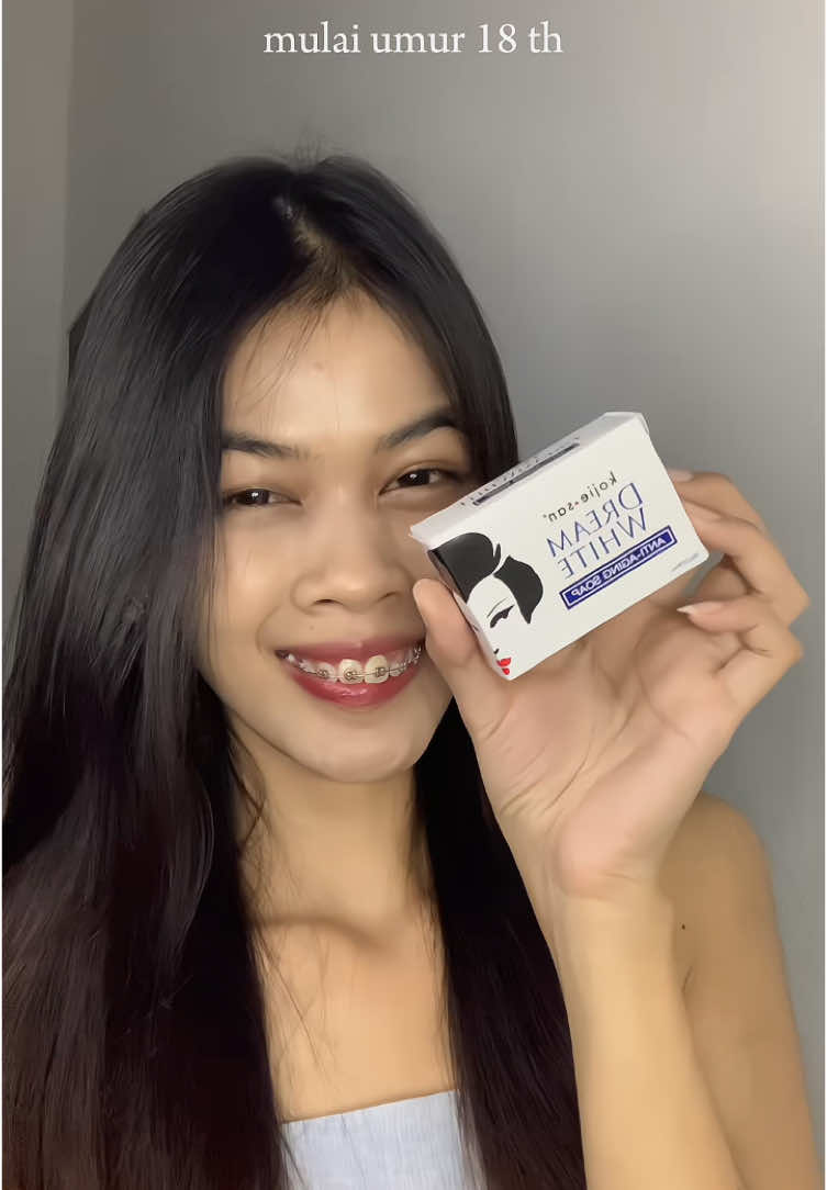 siapa yang samaan sama aku masih setiap pake sabun dari @Kojiesan Indonesia 😻☝️ sekarang udah ada varian barunya lohhh dan lebih gampang dapetinnya karna sekarang udah ada di indomaret😻💗 #dreamwhitediindomaret #kojietitikmerahsan