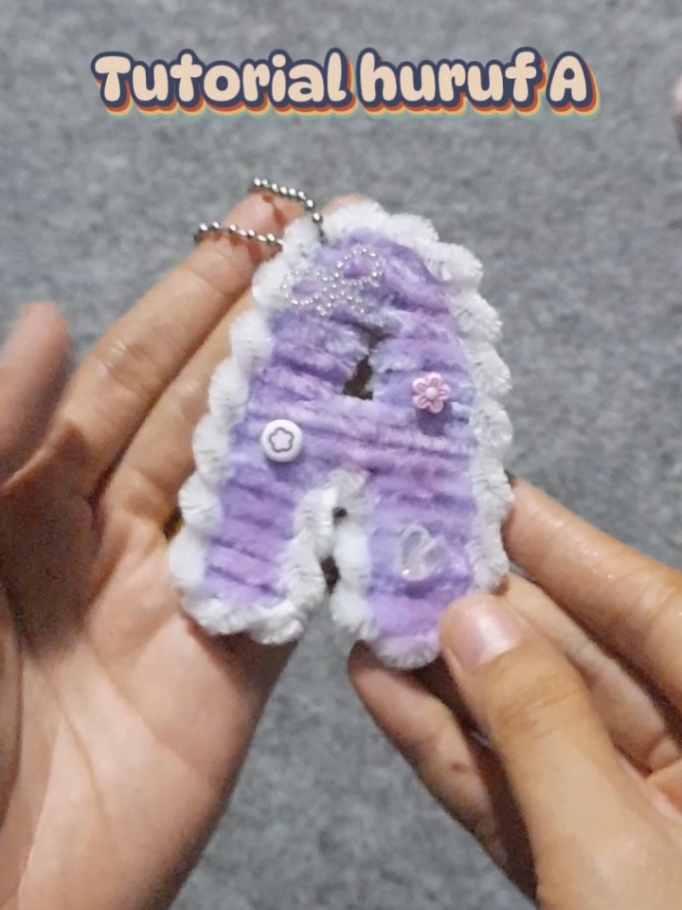 Membalas @xyznadd_31Ini udah aku bikinin yaaa tutorial huruf A🥰 tonton sampai habis yaaa🤗❤️ #pipecleanerart #kawatbulu #gantungankuncihuruf #gantungankunci #tutorial #handmade #kreatif #fyp #fypシ゚viral #foryou #foryoupage #fypシ #handmade 