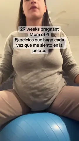 Haga lo que haga así vaya a comer o a solo centarme intento hacerlo en la pelota de yoga 😍 #yogaball #pregancy #creatorsearchinsights #29weekspregnant #ideas 
