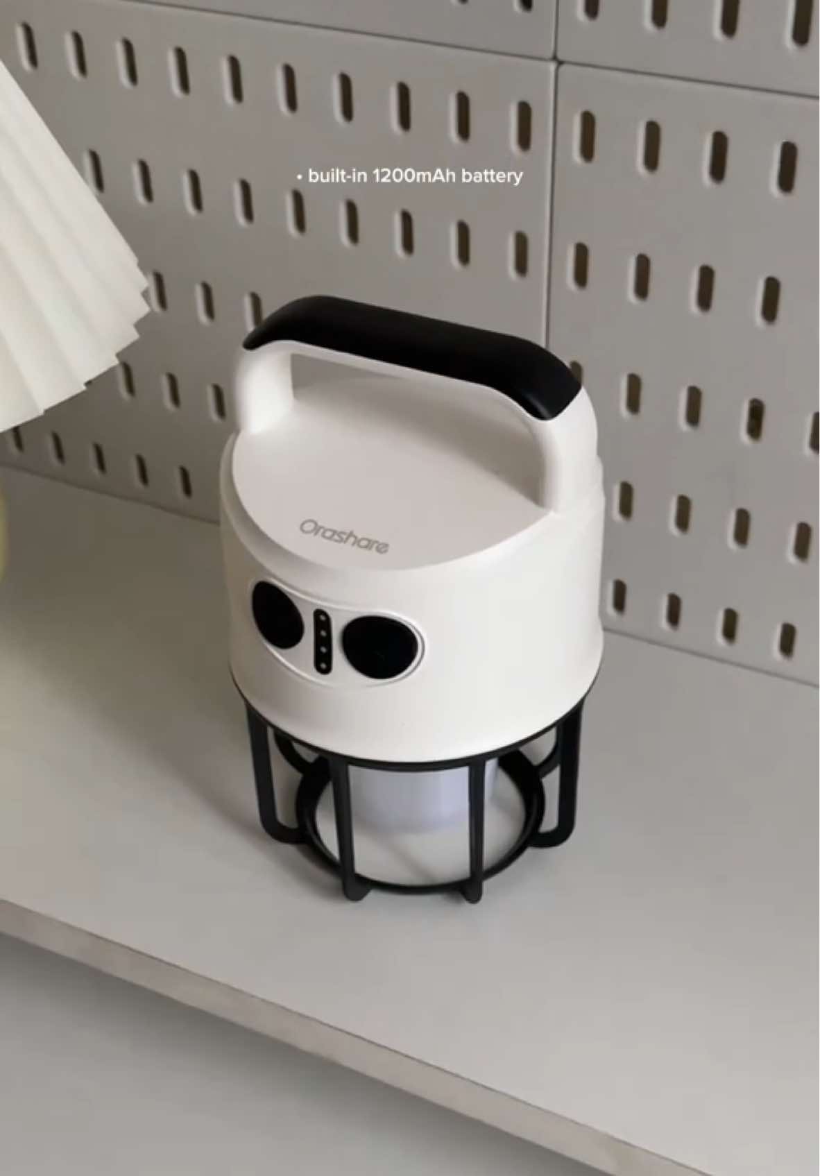 portable emergency and camping light — rechargeable and aesthetic, 5 to 6 hours 💡⛺️ #orashare #campinglight #ledlight #flashlight #portablelighting #backuppower #portablepower #emergencylight #campinggear #foryou #fyp #viral #trending 