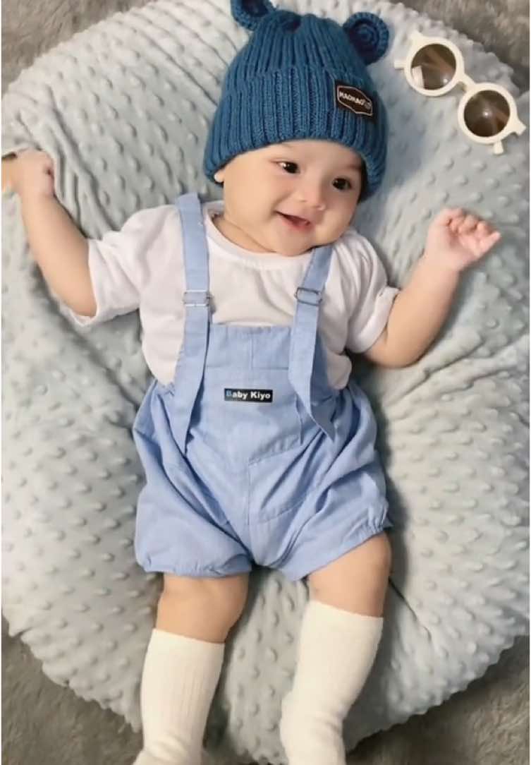 Baju kodok favorit arsyad, jadi tambah lucuu kalo pake ini tuh😍😍 #bajukodok #bajukodokbayi #bajuanak #bajubayi #ootdanak #overalbayi 