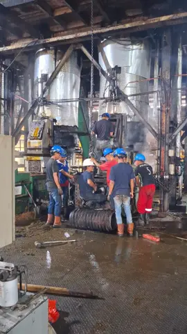 Berat sama dipikul ringan sama sama ngular aja , meyala mtc ku .. #maintenance  #palmoilmill  #pabrikkelapasawitkalimantan 