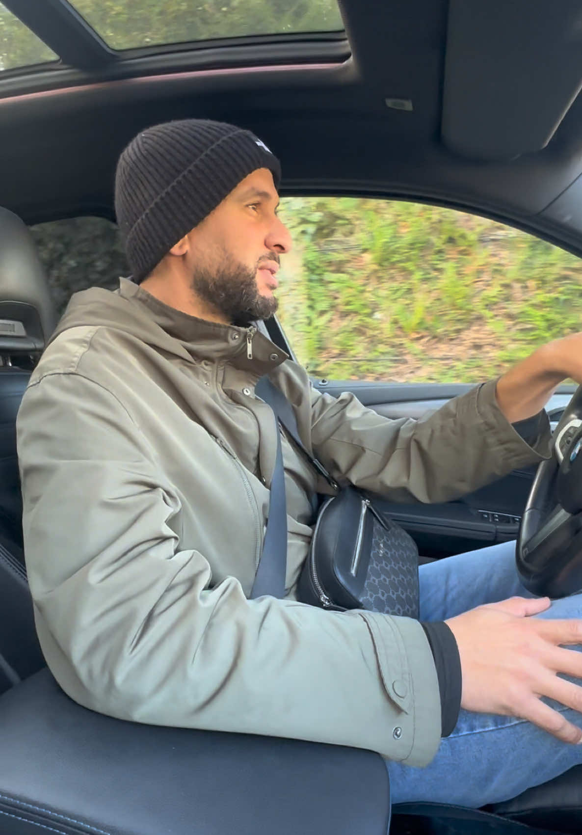 @Kamelia il est aussi fou que toi 🤣 