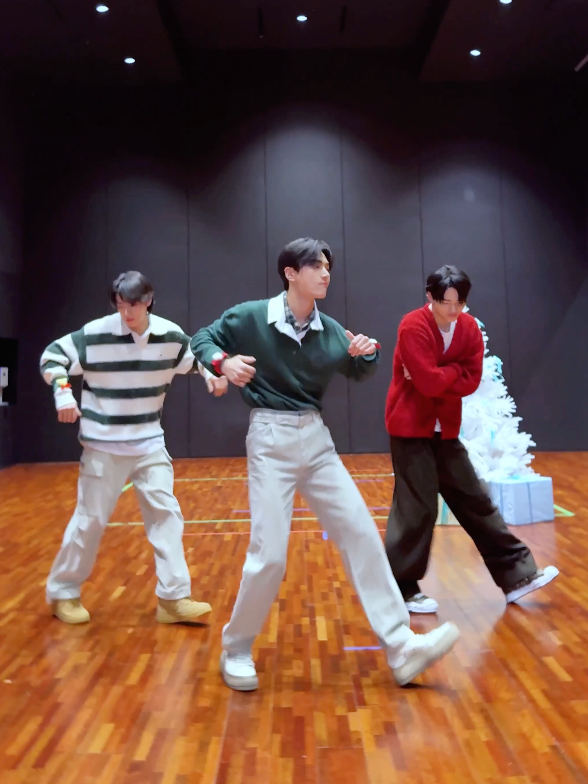 𝑺𝒂𝒏𝒕𝒂 𝑻𝒆𝒍𝒍 𝑴𝒆🎅🏻🦌 #JAKE #JAY #NI_KI #ENHYPEN