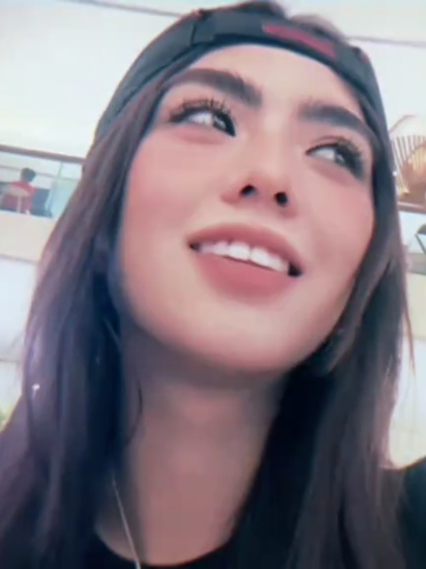 merry christmas! #BINI #bini #binimikha #biniedit #ppop #mwflawless  @MIKHA LIM. 