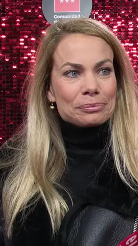 “Los niños se merecen que estemos felices. Hay que seguir adelante por nosotros y a los de arriba les encantaría que estuviéramos así, por nosotros mismos y por ellos”. Carla Goyanes ha reaparecido en la edición navideña de Starlite celebrada en Madrid para disfrutar del concierto de Camilo junto a los pequeños de la familia. La ocasión perfecta para que se distraigan y pasen un rato entretenido ante estas duras navidades. #carlagoyanes 