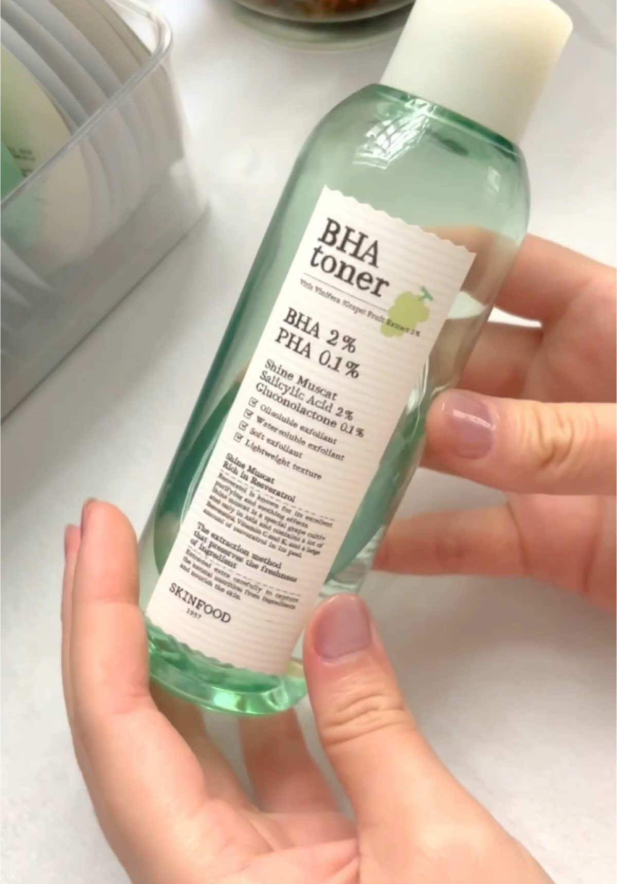 Thêm 1 em toner xanh mướt chiết xuất từ nho mẫu đơn giúp chăm sóc lỗ chân lông của #skinfood #skinfoodtoner  #bhatoner #porecare 