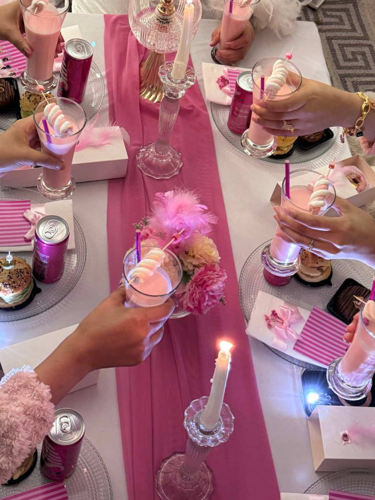 توديع عزوبية🎀🥹  #توديع_العزوبيه #على_طريق_كله_ورود #جيرانك_واهلك_واصحابك #صحبتي_وعشرة_عمري #explore #vyyyyyyyyyyyyyyy #الشعب_الصيني_ماله_حل😂😂 