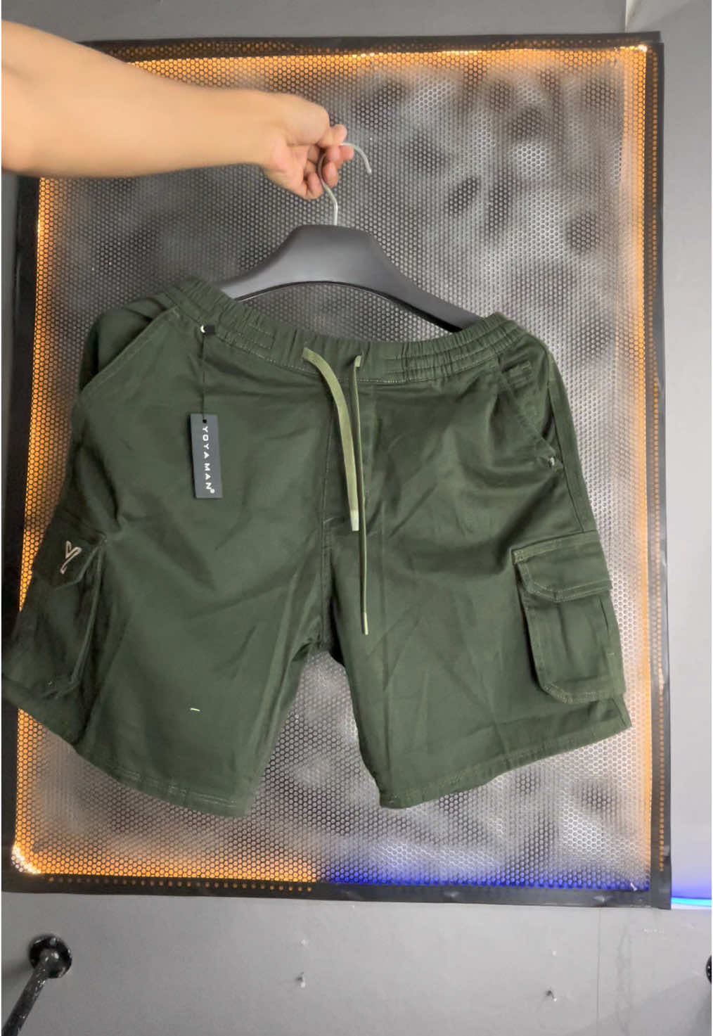 Celpen Cargo Premium Bahan Katun Twill tebal. Saku samping bisa muat banyak. Tersedia banyak variasi Warna. Cek Etalase Sekarang. #celpen #celanapendek #celanapremium #celanapria #celanapendekpria #broadshort #celanatwill #celanapendekcowok #celanapendekcargo