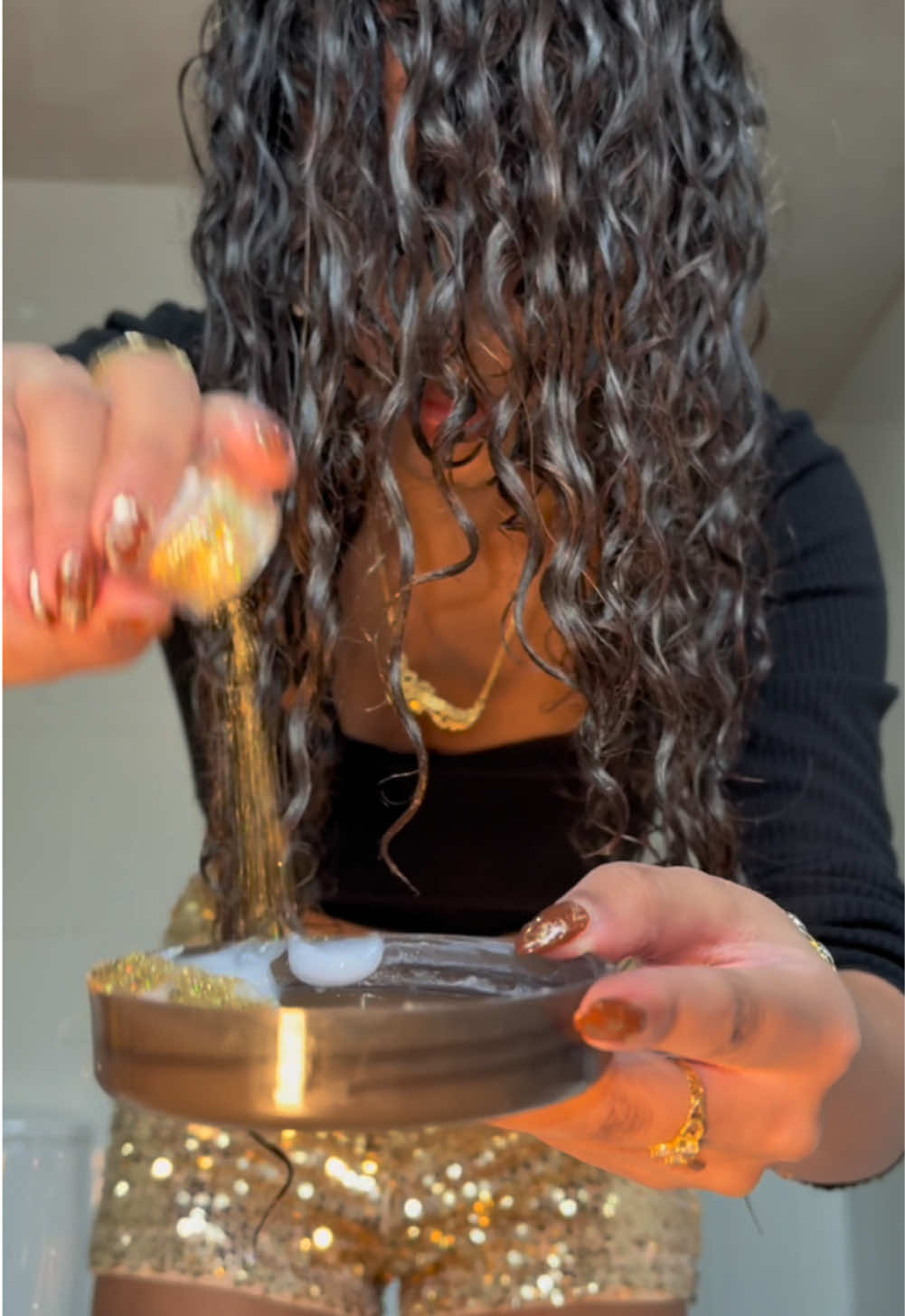 Glitter curls #skala #curlyhair #christmashair #brasil #brazil #brazilianhaircare #curls 