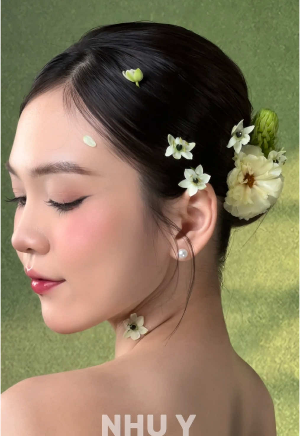 It's me, his muse 🌿🍃  #makeuptiec #makeuptiecdanang #makeupcodaudanang #makeupcodau #xuhuong #nhuymakeup #makeupquynhon #makeupbinhdinh 