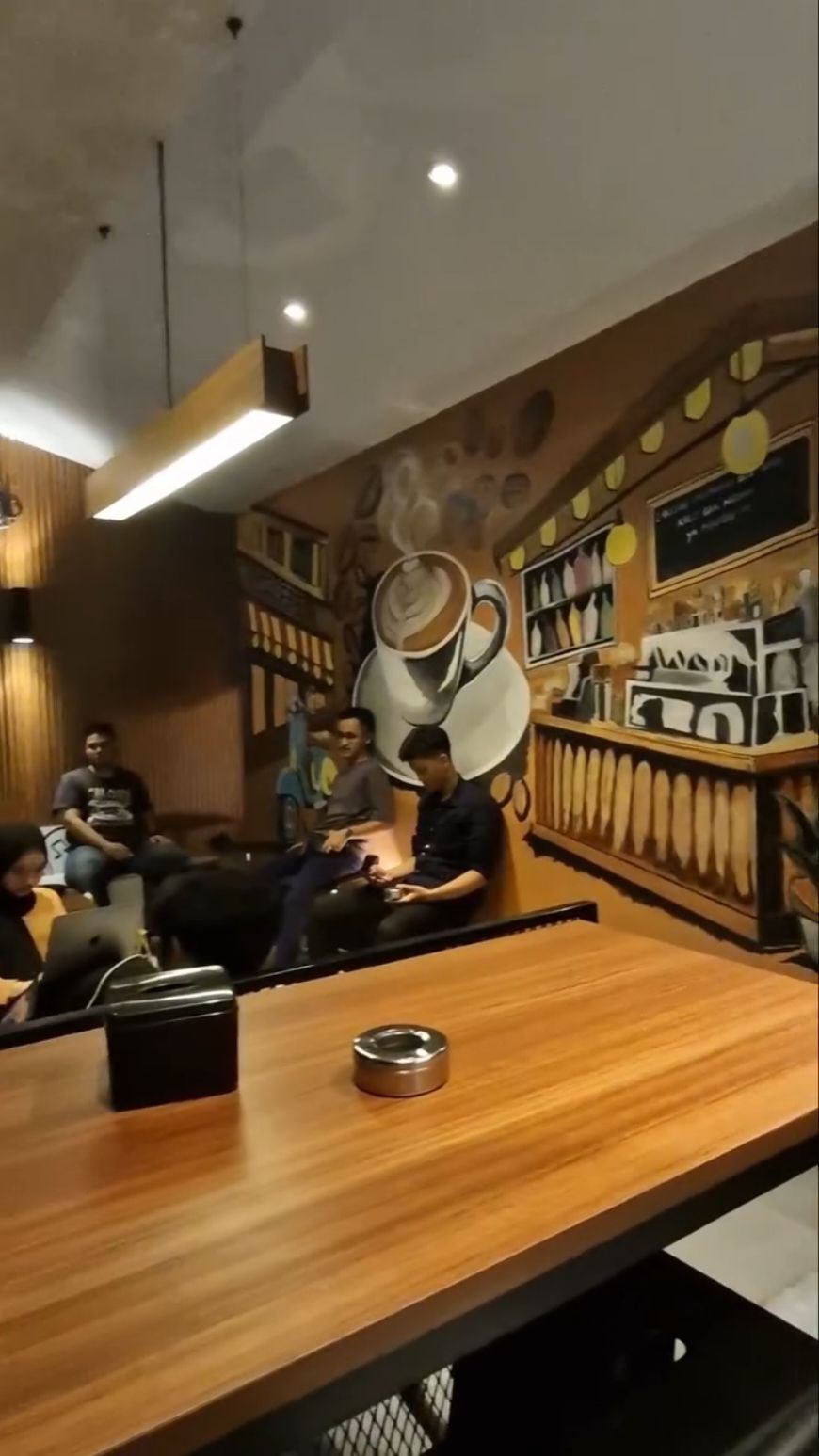 Kopi Bolank x Arco adalah kafe terbaru di Tangerang Selatan yang berlokasi di Jl. Bukit Raya No.2, Pisangan, Ciputat Timur, Kota Tangsel.  Yuk ngopi di Kopi Bolank x Arco.  Untuk informasi lebih lanjut, follow @kopibolankxarco  #kopi #kopibolank #kopibolankxarco #ciputat #ciputattimur #tangsel #tangerangselatan #banten #tangerang #cafehits 