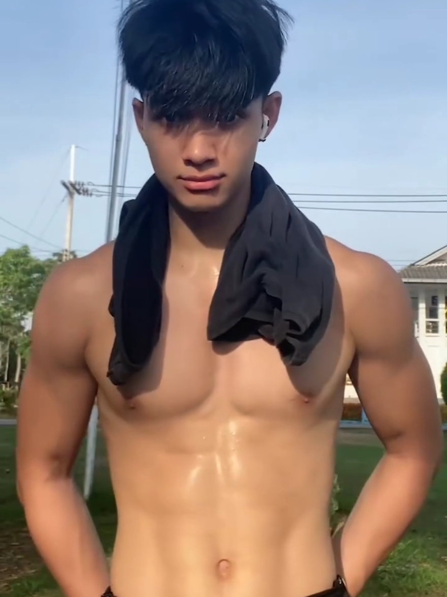 incaran banyak orang cogan manis lebih manis dari gula berotot 😲😮😯🫣 #gym #coganrotisobek #coganindonesia #cogan #workout #sixpack 