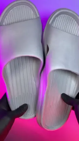 Sandal Pria Kamar Rumah Sendal Karet Kamar Mandi Empuk Anti Slip Tersedia juga versi sandal ukuran untuk pria dietalase lain Bahan produk: EVA (ethylene-vinyl acetate) UKURAN: 1. 40/41 Insole (24.5 cm) 2. 42/43 Insole (25 cm) 3. 44/45 Insole (25.5 cm) (DI UKUR MENGGUNAKAN PENGGARIS, DI MULAI DARI ANGKA 0, PERBEDAAN BISA SAJA TERJADI UNTUK PERBEDAANYA 0,5 CM SAMPAI 1,5 CM) Keunggulan Produk : - Berbagai varian pilihan warna, sandal ringan dan nyaman - Bentuknya Ramping, bagus dan elegan - Bahan EVA kualitas tinggi, lembut dan ringan, tidak gampang berbau - Anti selip sol sandal, nyaman dan pas saat di pakai - Bahannya cepat kering dan gampang nyerap #sandalpria #sendalpria  #sendalmurah #sendalmurahkualitasbagus 