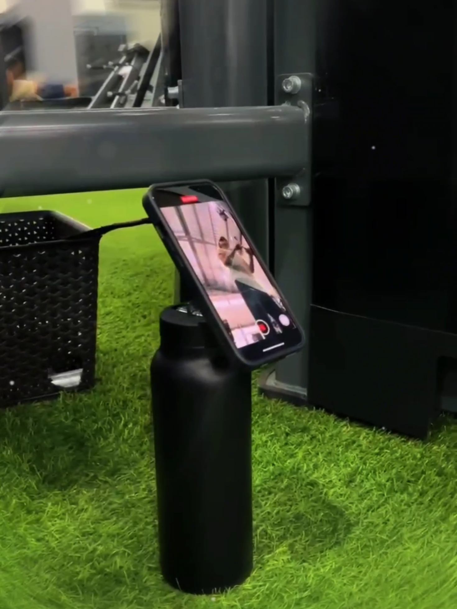 Magflask: tu aliado perfecto en cada entrenamiento. 💧 Mantén tu hidratación con estilo y funcionalidad, desde el primer esfuerzo hasta el último. 🏋️‍♂️✨ #fyp #gym #trends #ecuador #tomatodos 