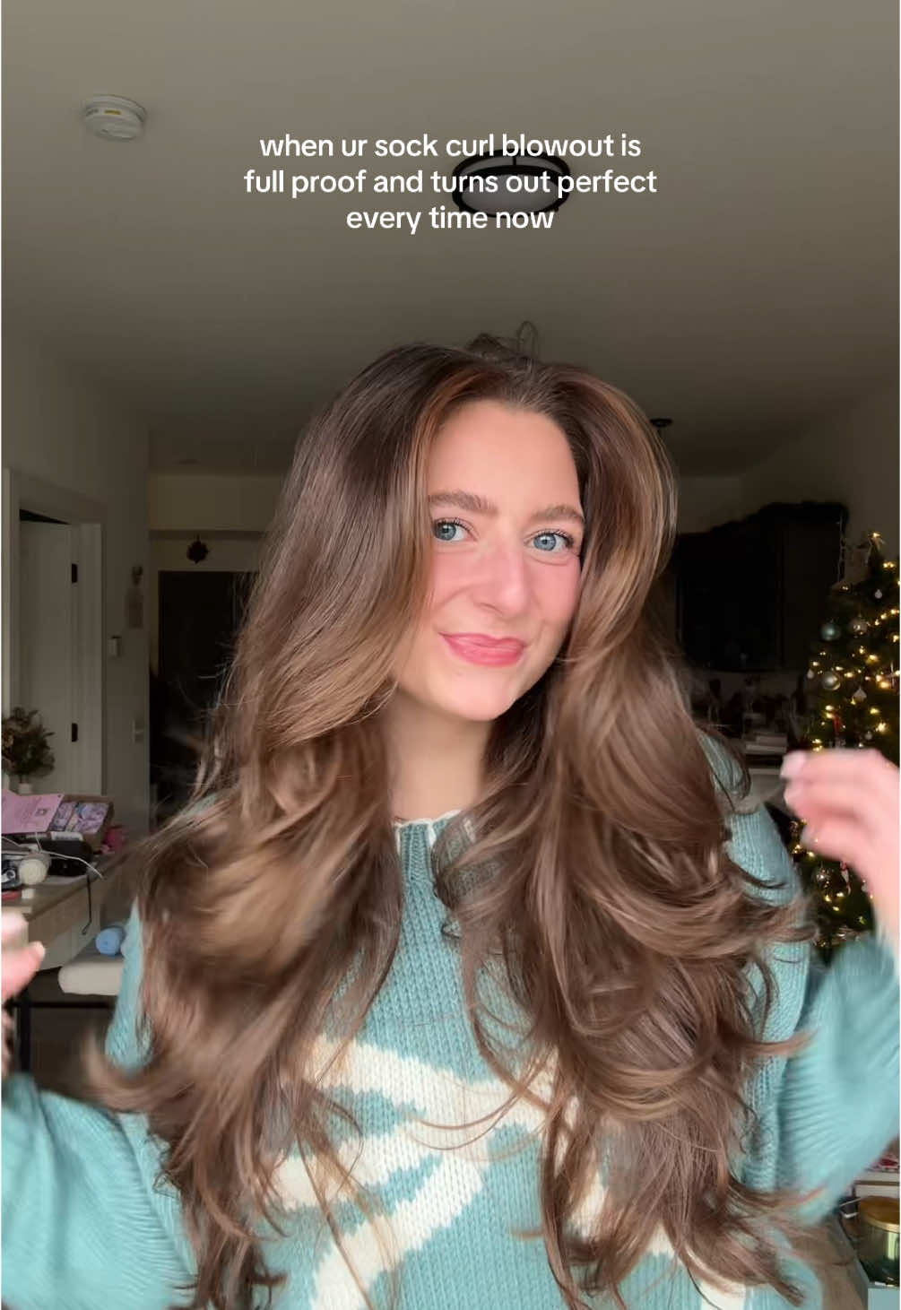 In sock curls we trust…even enough to do them for Christmas Eve 🤭 #sockcurls #overnightcurls #heatlesscurls #holidayhair 