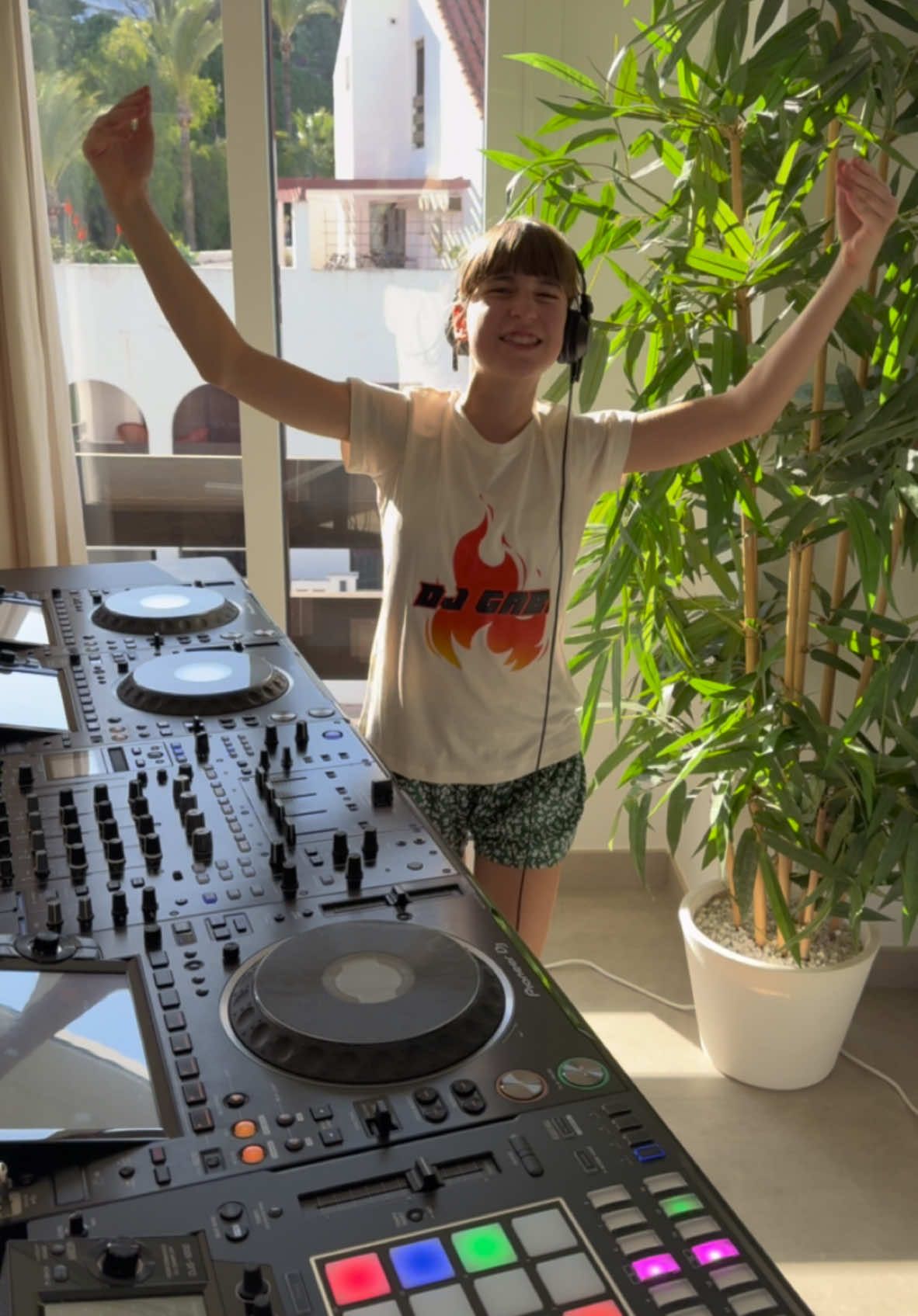 MERRY CHRISTMAS MY FRIENDS 🎄🎁🫶❤️🤶 You can see my Christmas mixes in previous videos and 1-hour Christmas mix on my YouTube channel 🎶🥳🔊💃