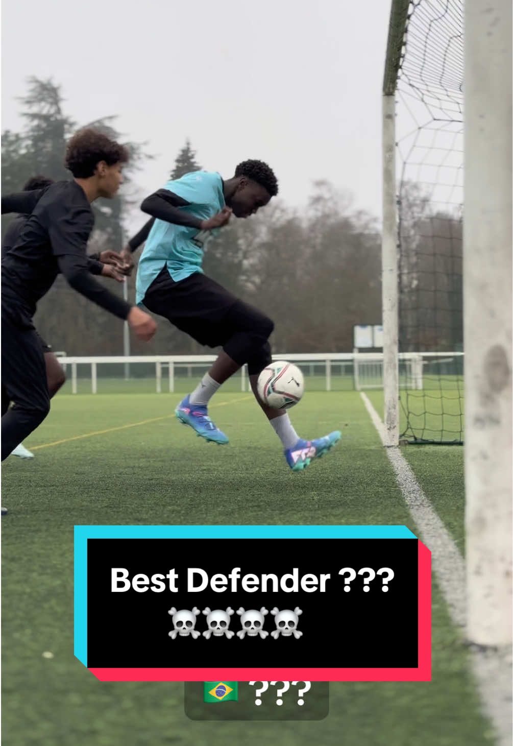 Who is it??? ☠️☠️ #football #Soccer #defender #ediney #nike 