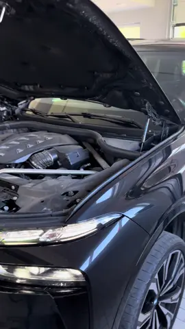 Kreativni nered …. Mozda najbolji servis u Srbiji … 🇷🇸🇷🇸🇷🇸 #bmwx7 #ferrari #porsch #bmwm3 #interauto #carservice #novisad #srbija🇷🇸 #autoservis #fyp 