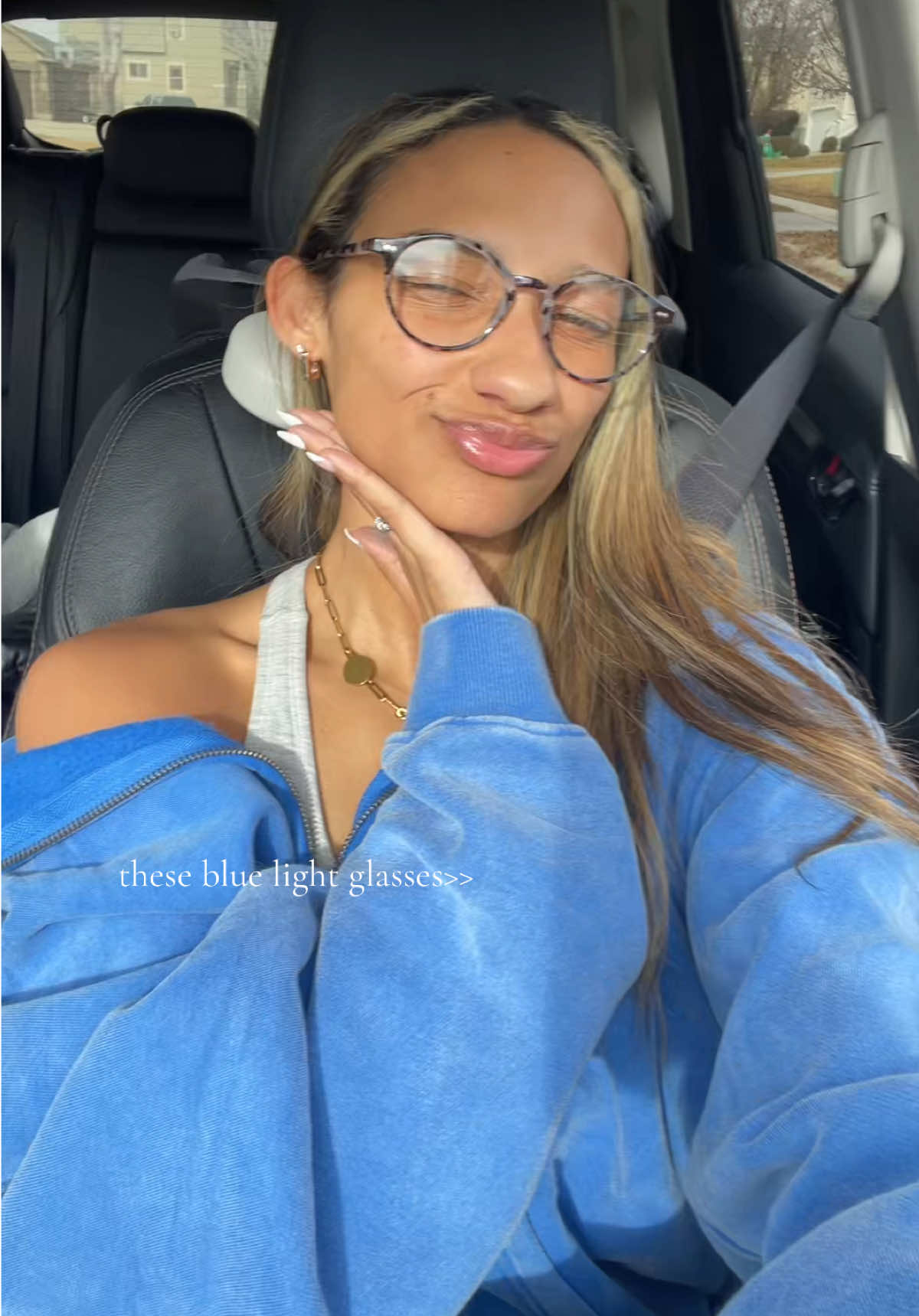 Idk what it is but wearing glasses makes me feel put together lol💙 #bluelightblockingglasses #glasses #OOTD 