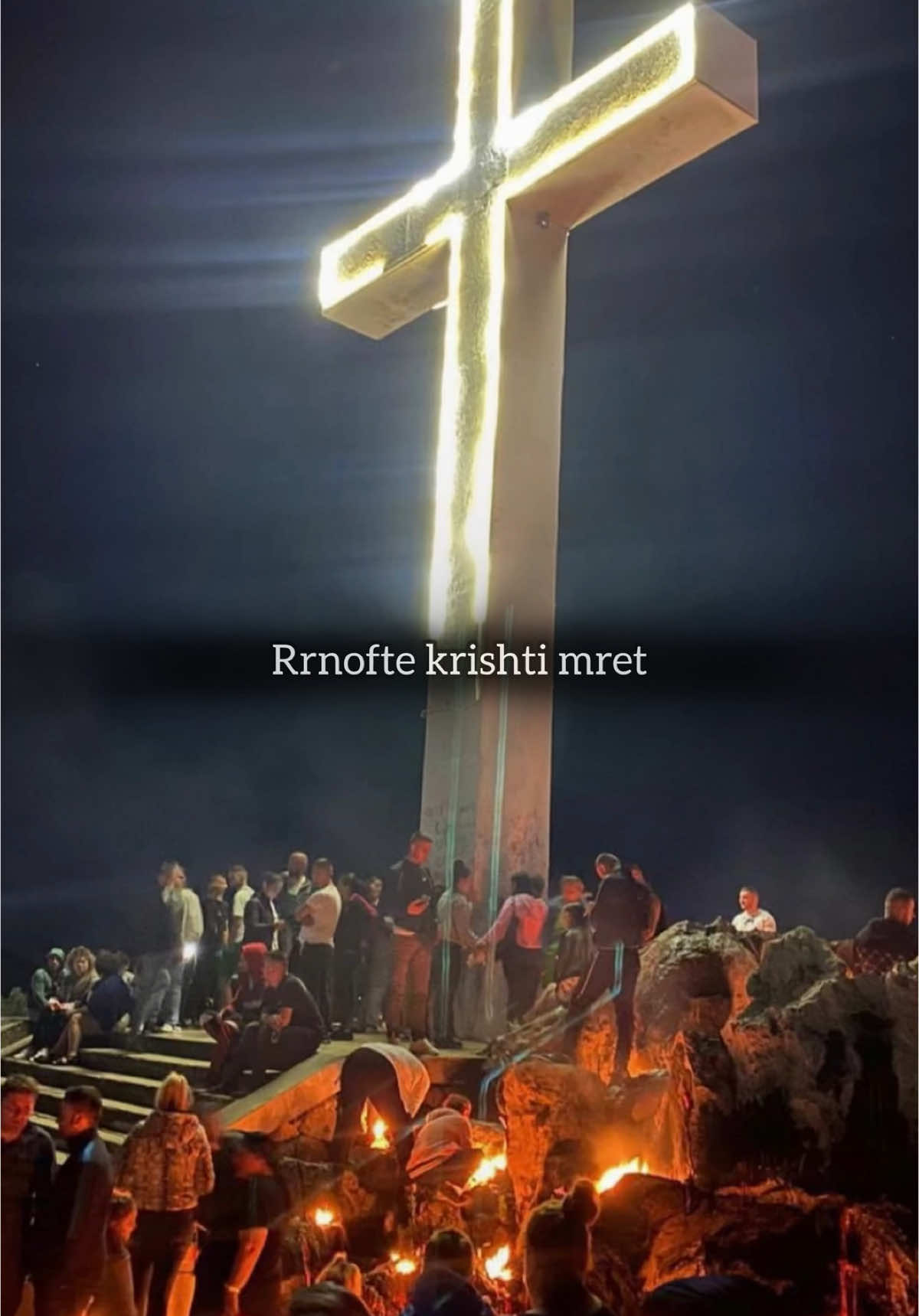 Gezuar Krishlindjen ⛪️🙏#cecaphotography #christmas 