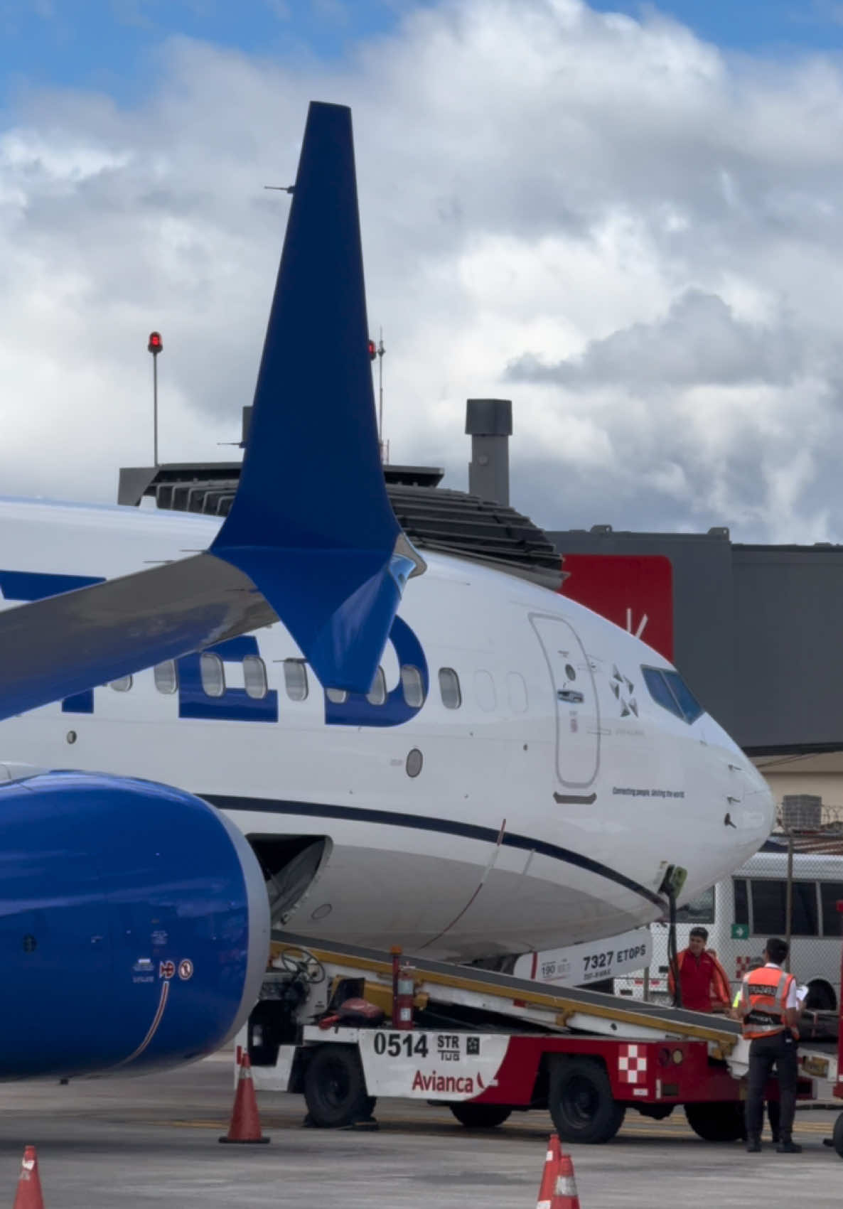 A•V•I•A•T•I•O•N 🛫❤️ #boeing737 #airbuslovers #airbus320 #airbus #airbusa350 #airbus330 #aviationlovers #aviation #aviationgeek #aviationdaily 