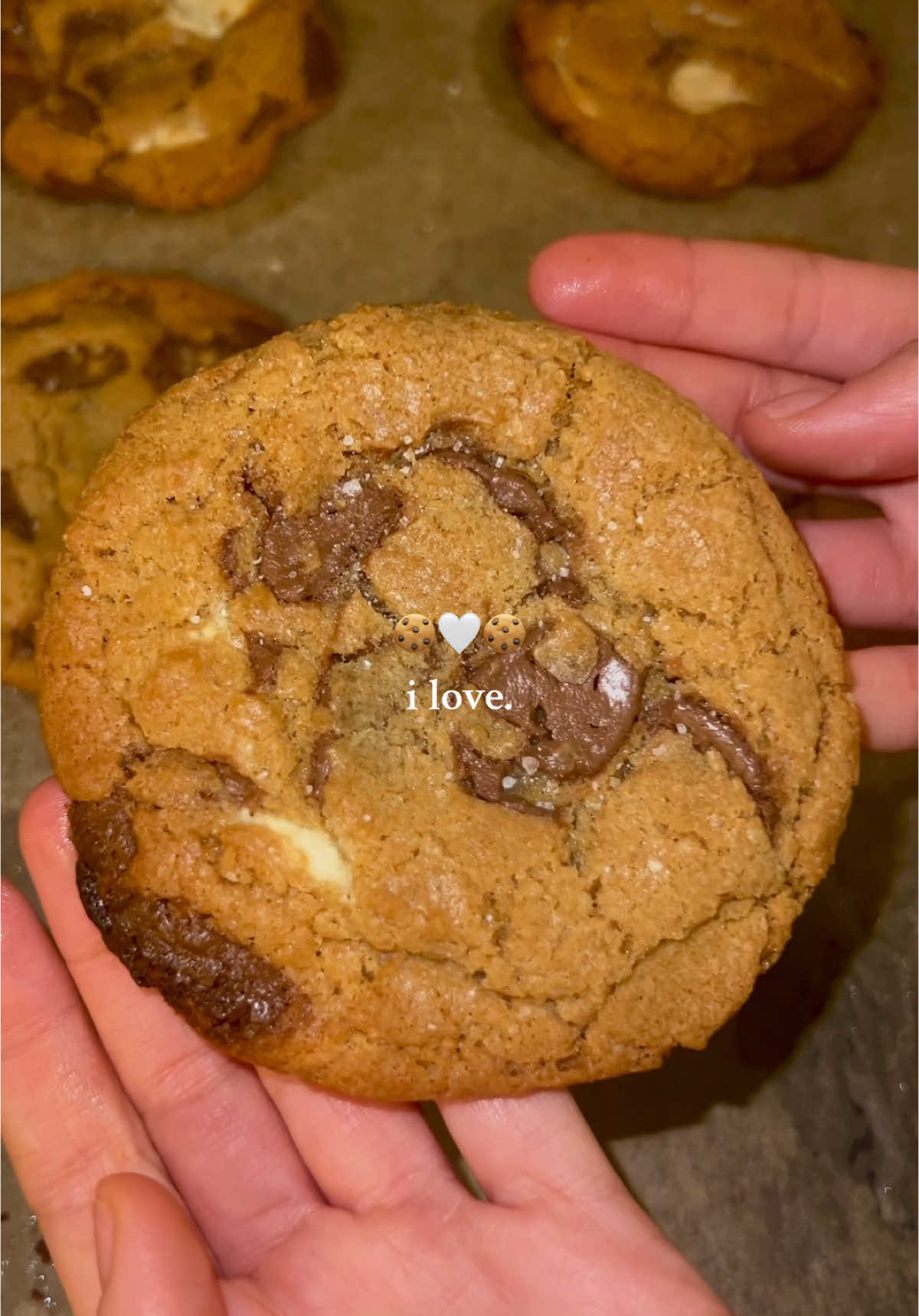 no one will ever have my heart like cookies🍪 #cookies #ilove #chocolatechipcookies #dessert #foryoupage 