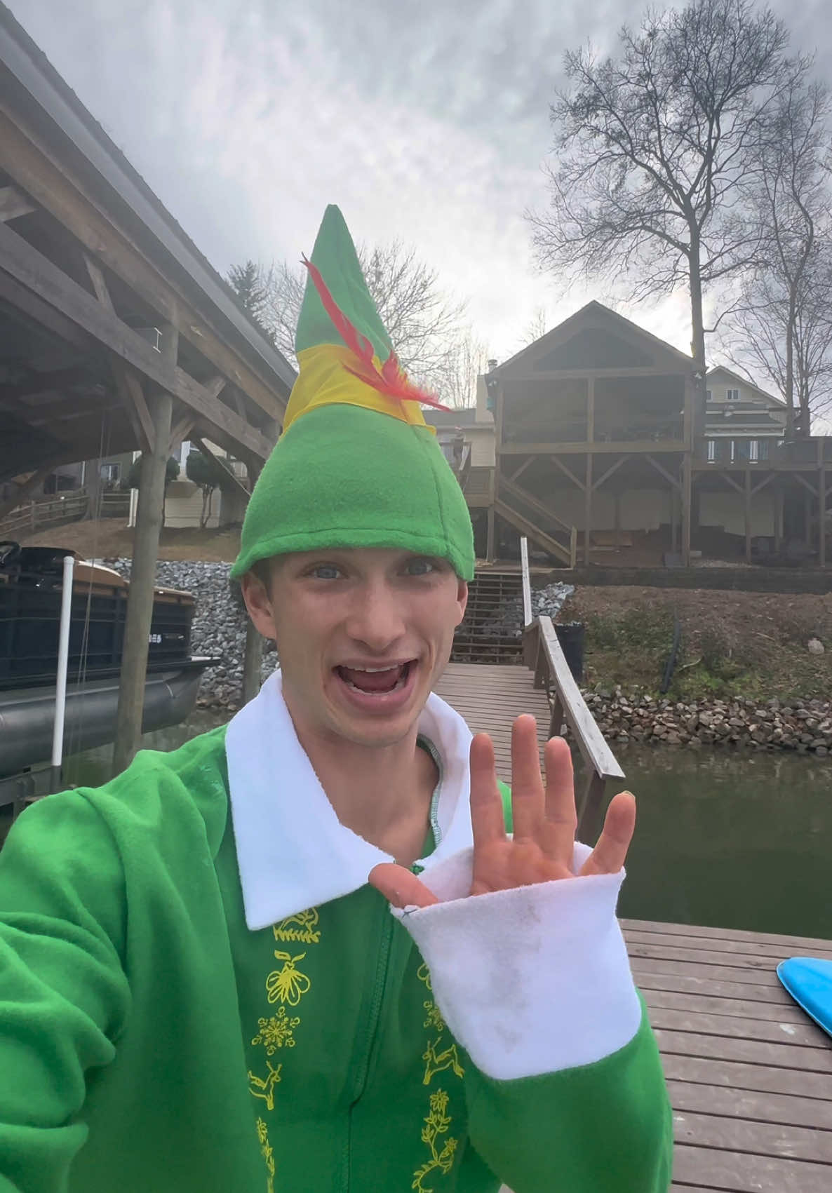 Syrup in my Elf Gullet 👄 #trickshot #sports #funny #catch #throw #bestmouth #merrychristmas @JakeAjemian30 