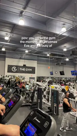 I live So cal so this gym is full of my people who celebrate Christmas on Christmas Eve 😂♥️🇲🇽 #gym #gymhumor #busy #christmas #christmaseve #mexican #mexicantiktok 